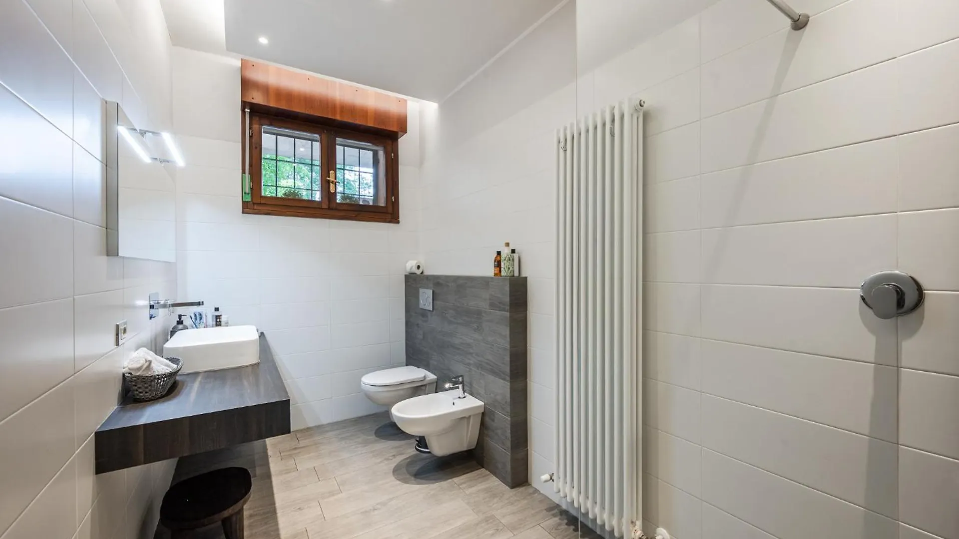 Modena Garden Retreat, 5 Min Dal Centro Con Garage Lejlighed Italien